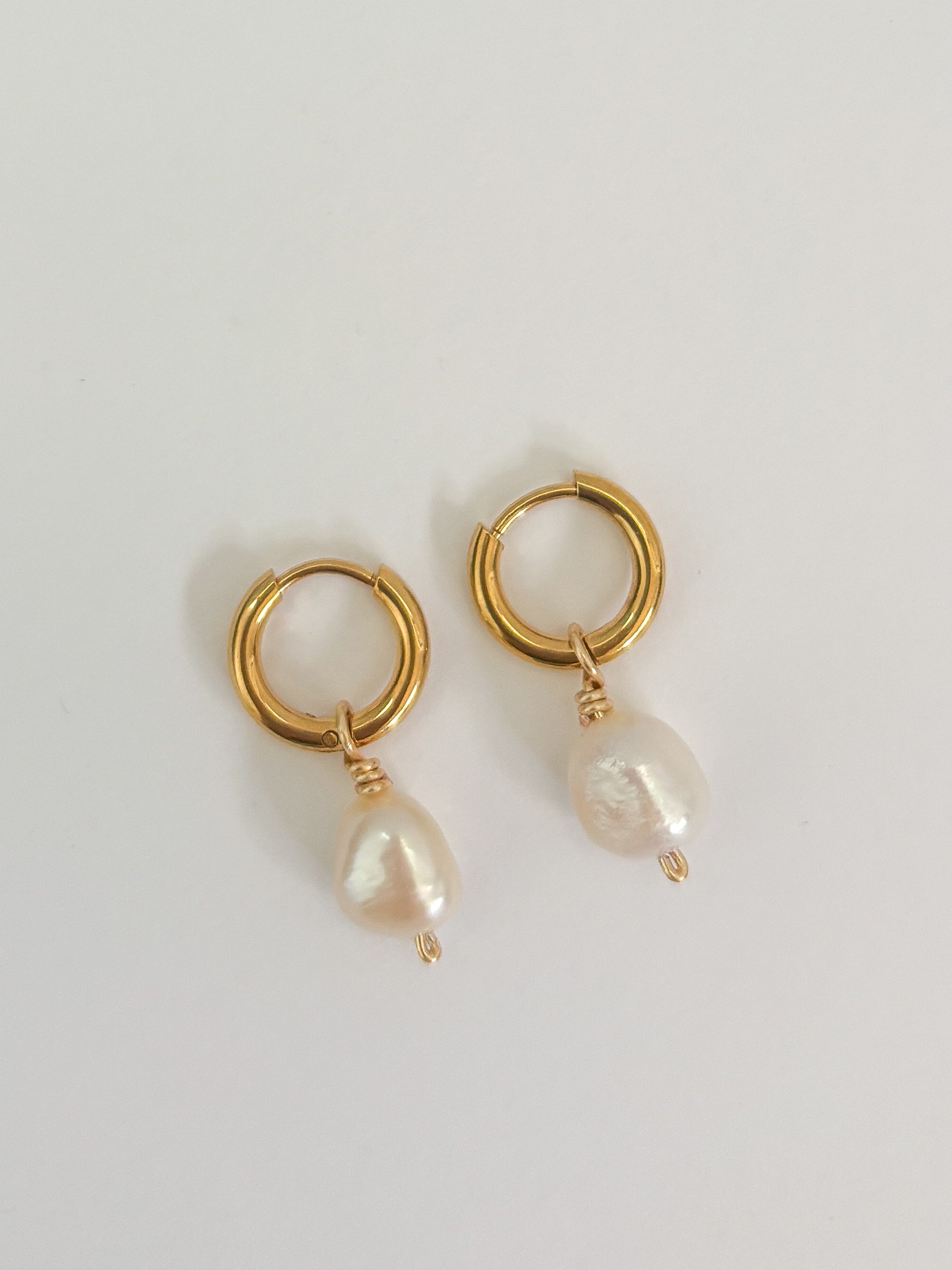 Pearl Comfort Mini Hoops