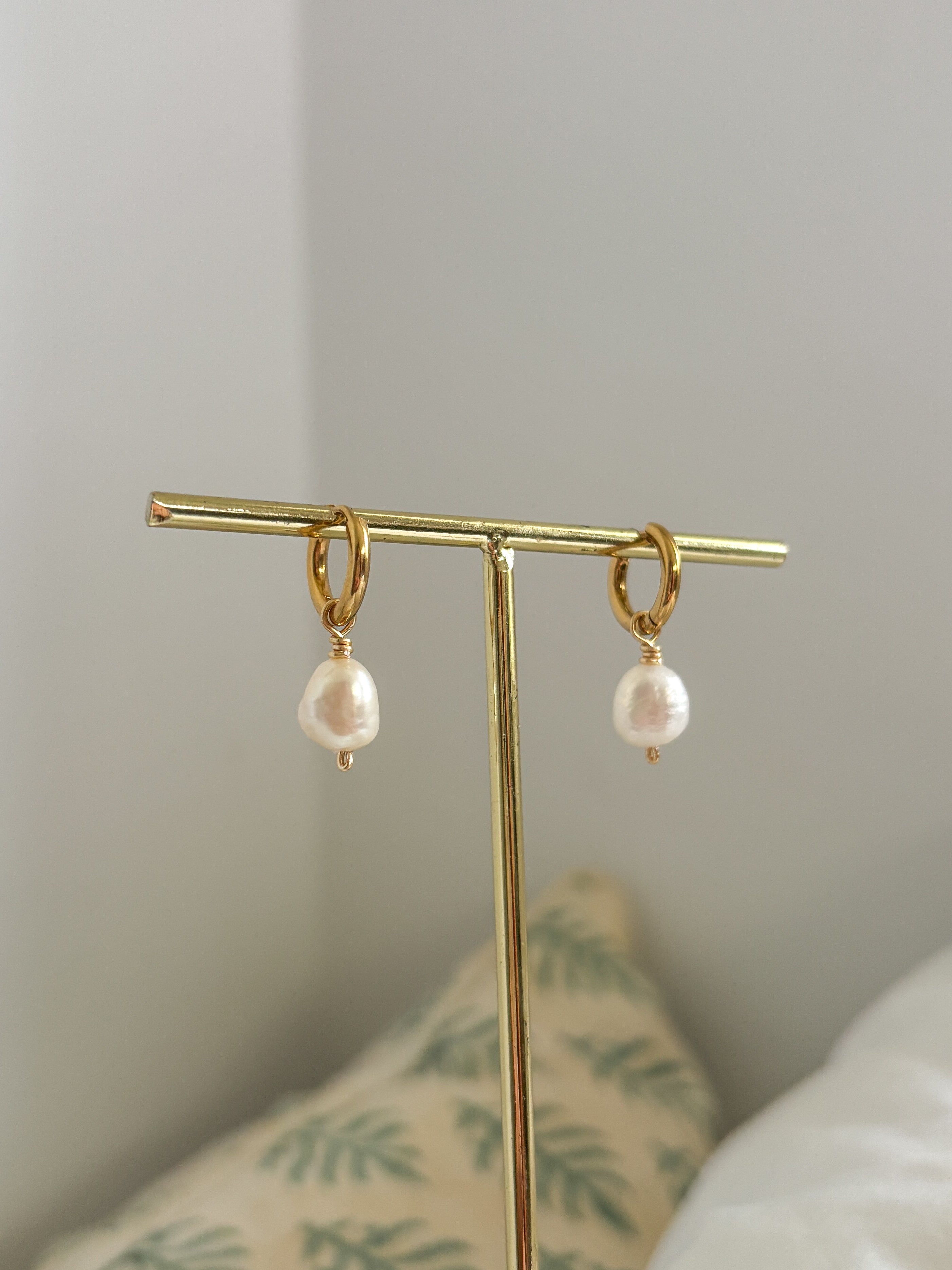 Pearl Comfort Mini Hoops