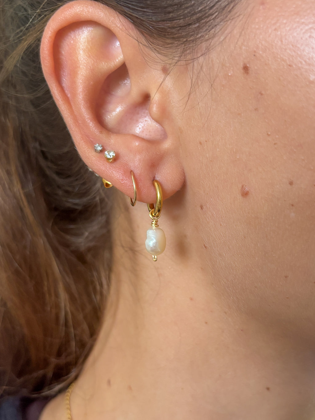 Pearl Comfort Mini Hoops