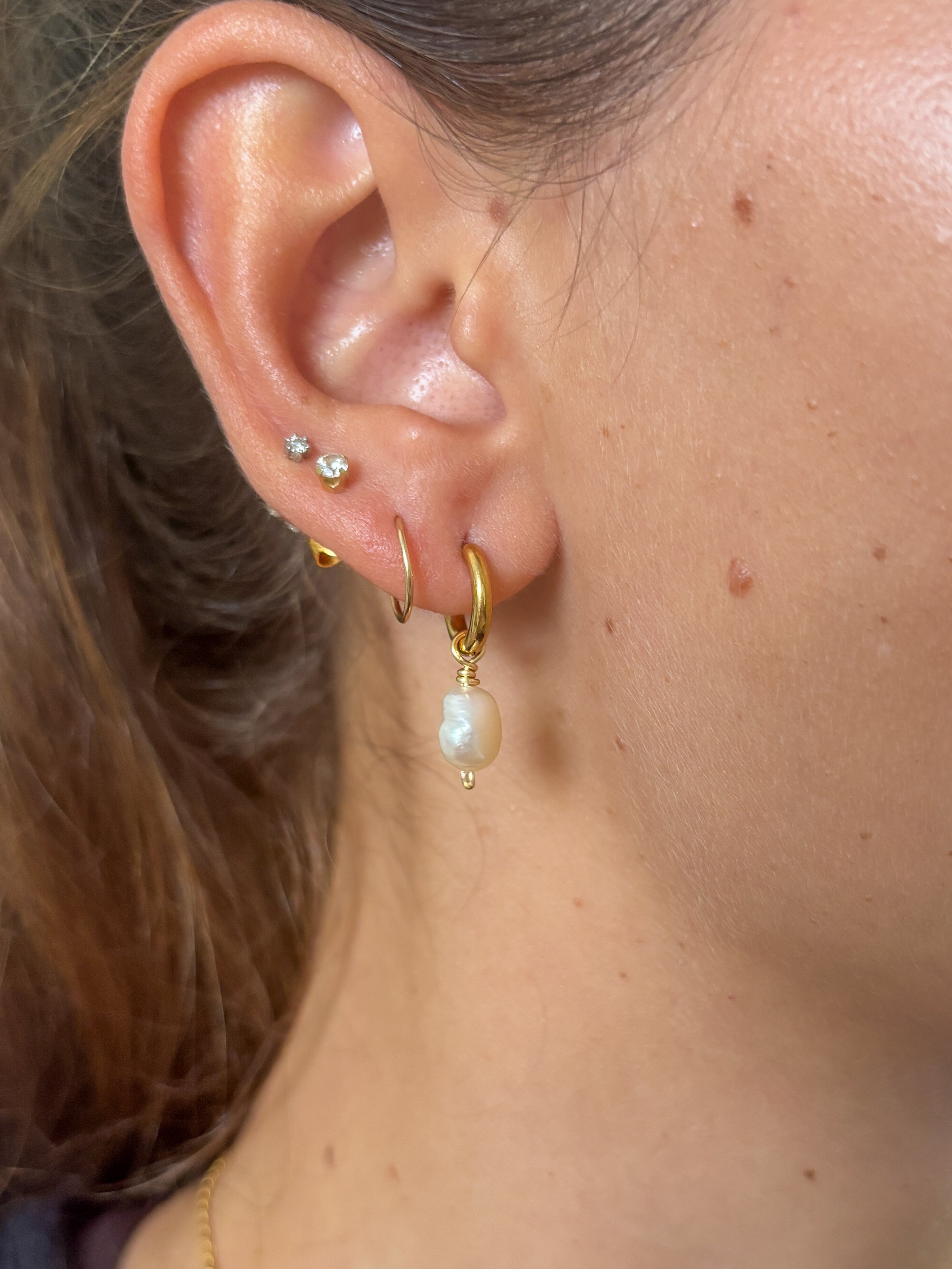 Pearl Comfort Mini Hoops